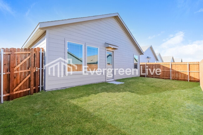 Building Photo - 216 Sycamore Pl