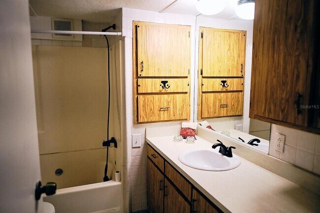 Building Photo - 814 Elkan Dr