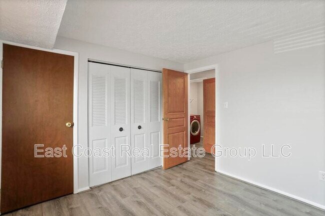 Building Photo - 993 Heather Ridge Dr