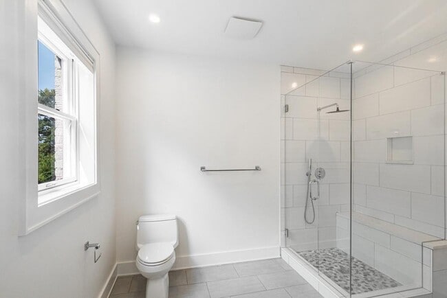 Building Photo - 564 Parkway Dr NE