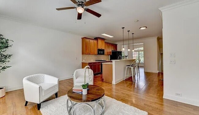 Building Photo - 10898 Gallier St