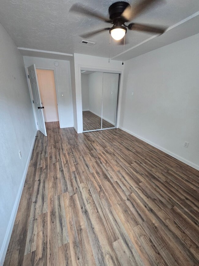 Building Photo - 2115 Perry Rd SW