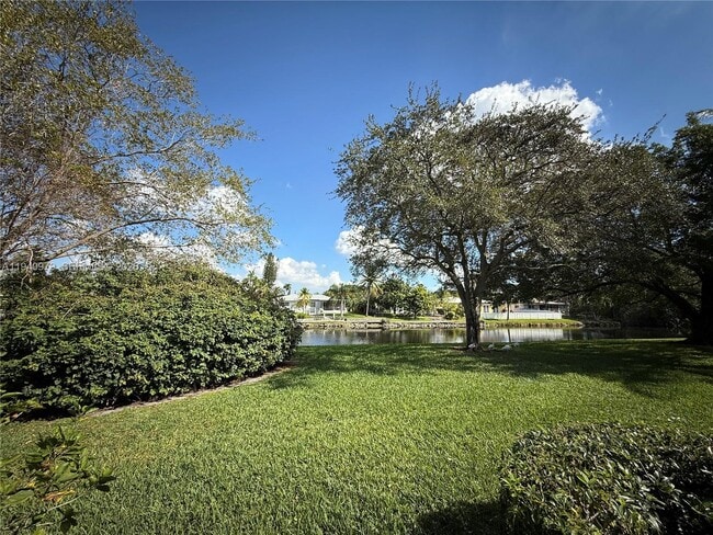 Building Photo - 7886 Dixie Beach Cir