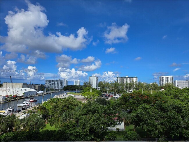 Building Photo - 2731 NE 14th Street Causeway