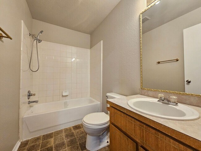 Building Photo - 4601 Hudson Dr