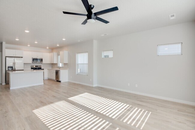 Building Photo - This gorgeous 3 bedroom, 2.5 bath townhome is 1440 square feet of HOME!