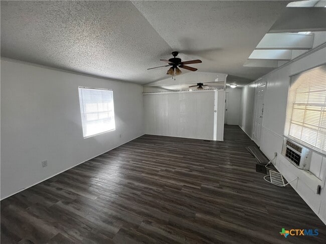 Building Photo - 1405 Harris Hill Rd