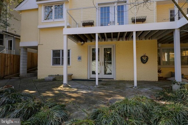 Building Photo - 5717 Chevy Chase Pkwy NW