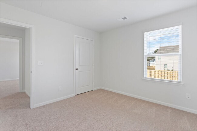 Building Photo - 105 Mesa Ln