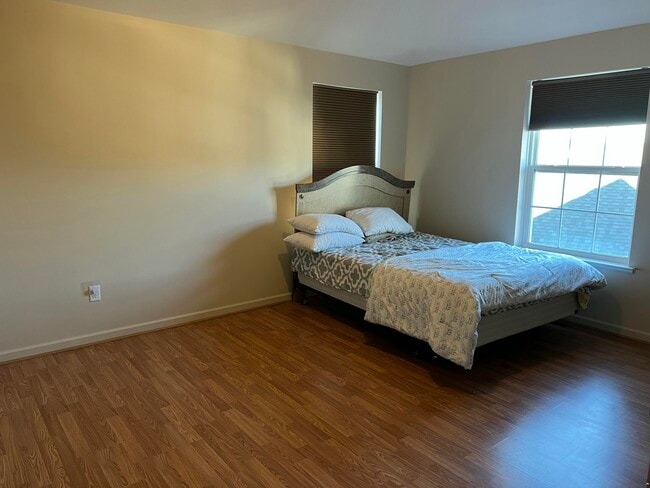 Building Photo - 1402 Riversedge Dr