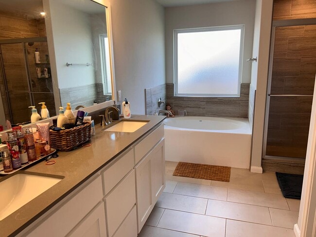 Building Photo - 18108 Sunny Stone Ct