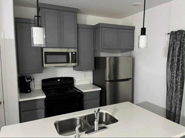 Building Photo - 1504 Estudiantes Dr