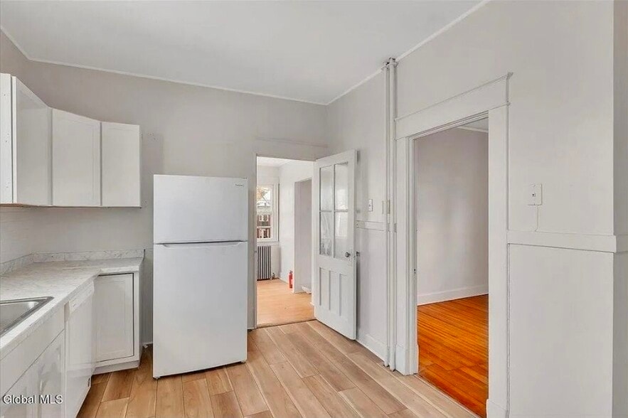 Building Photo - 6 W Erie St