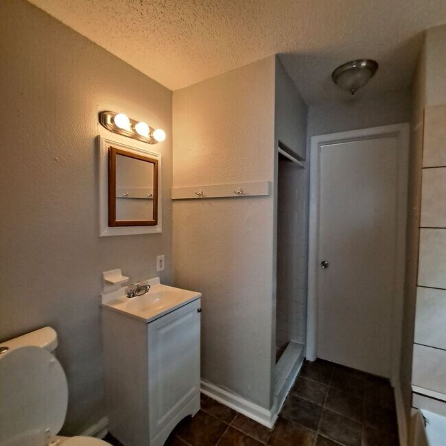 Building Photo - 3176 Lyndale Ave