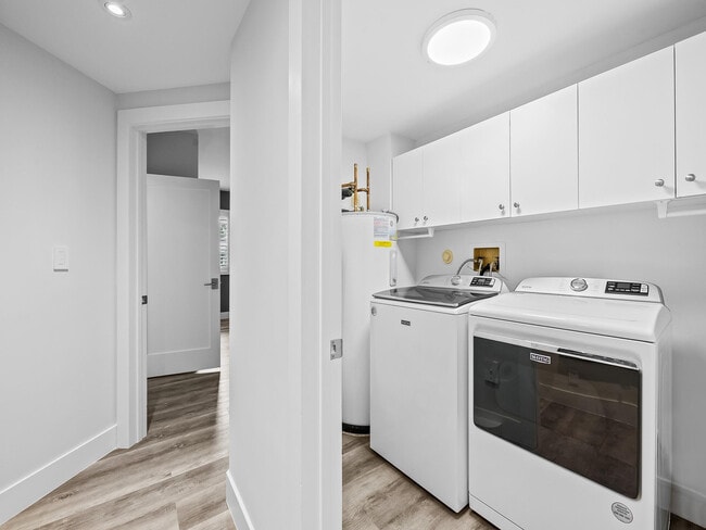 Building Photo - 1050 Seminole Dr