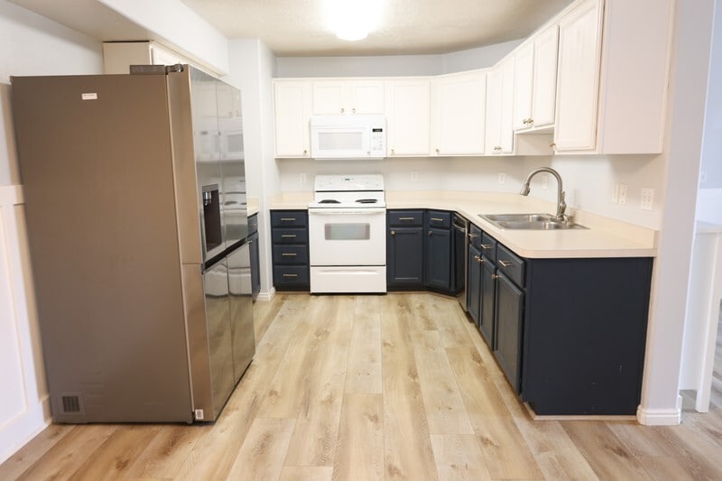 Building Photo - 8116 N Ridge Loop W