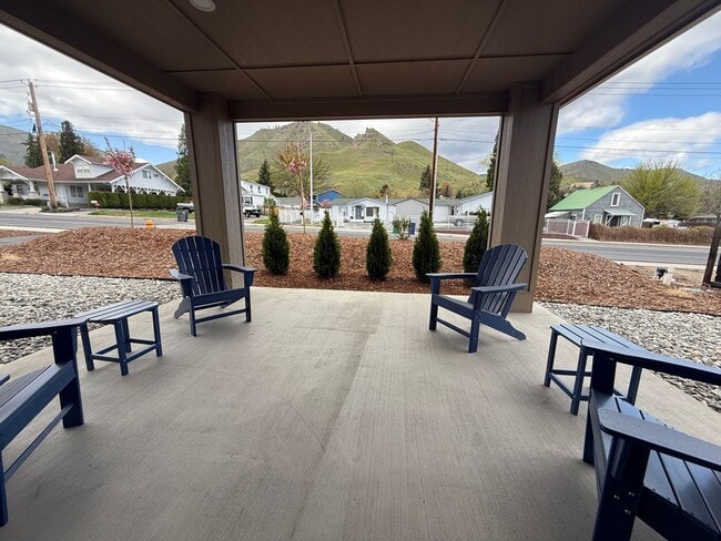 Building Photo - Now renting brand-new 3 bedroom, one study/Den, 2.5 bathroom House $3,650 unfurnished and $6,000 ...