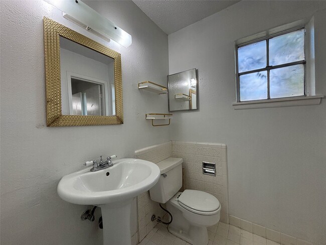 Building Photo - 7206 S Gessner Rd