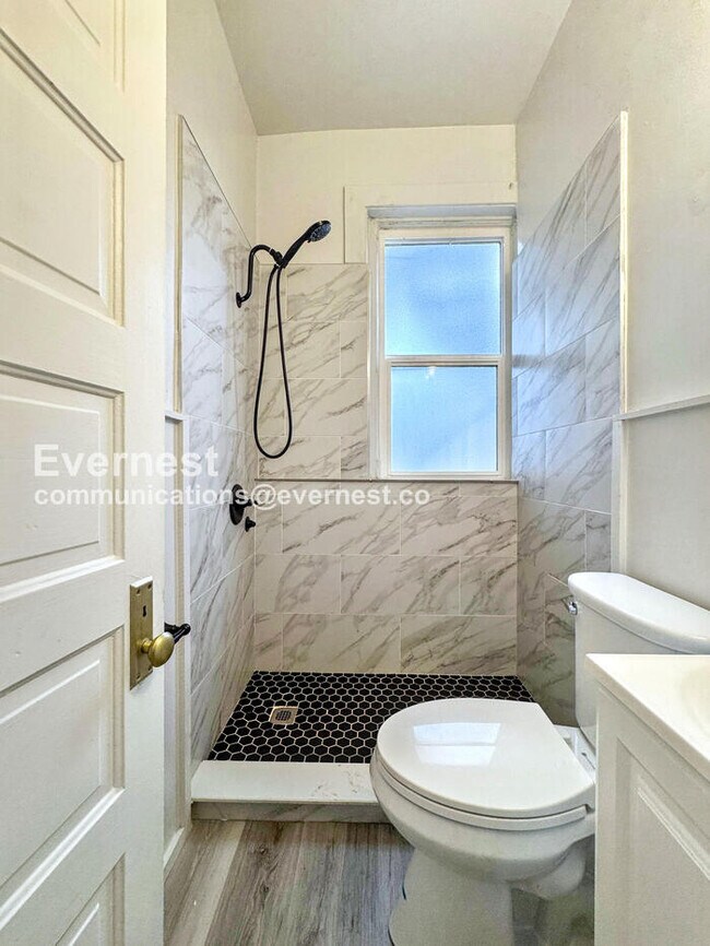 Building Photo - 1147 N Marion St