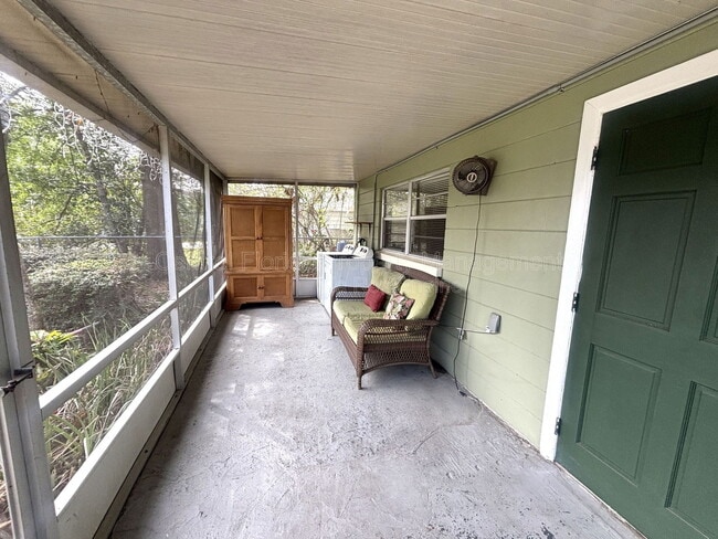 Building Photo - 1212 Jamajo Blvd