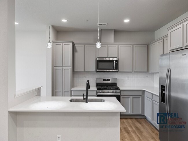 Building Photo - Stunning 3 Bed 2.5 Bath Townhome in Timnath, CO!