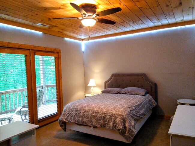 Building Photo - 386 Arbor Dr