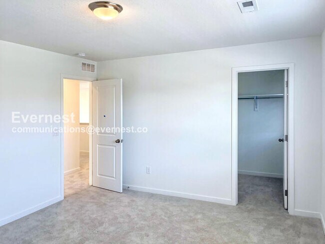 Building Photo - 740 Columbia St