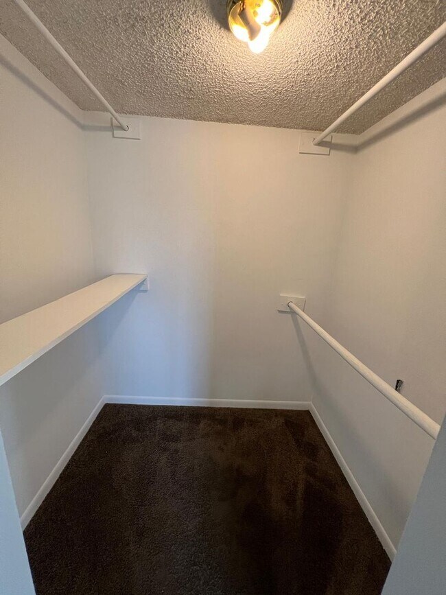 Building Photo - Spacious 2 Bedroom in Inverrary