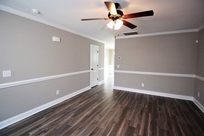Building Photo - 3329 Briarcliff Dr