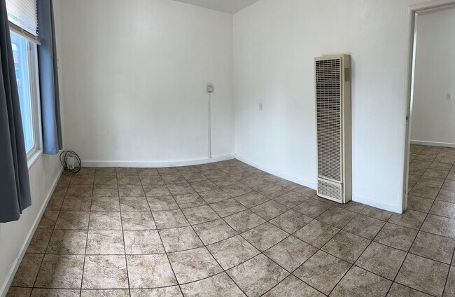 Building Photo - One Bedroom Near Downtown Hayward