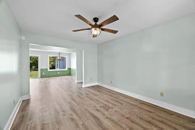 Building Photo - 10188 Russellville Rd