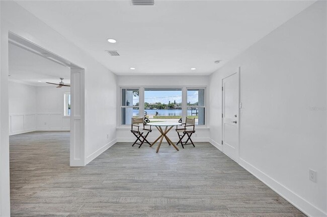 Building Photo - 4321 Sunrise Dr S