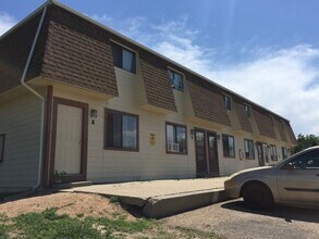 Building Photo - Lovely 2 Bedroom 1.5 Bath 2-Story Townhome - SW Loveland!
