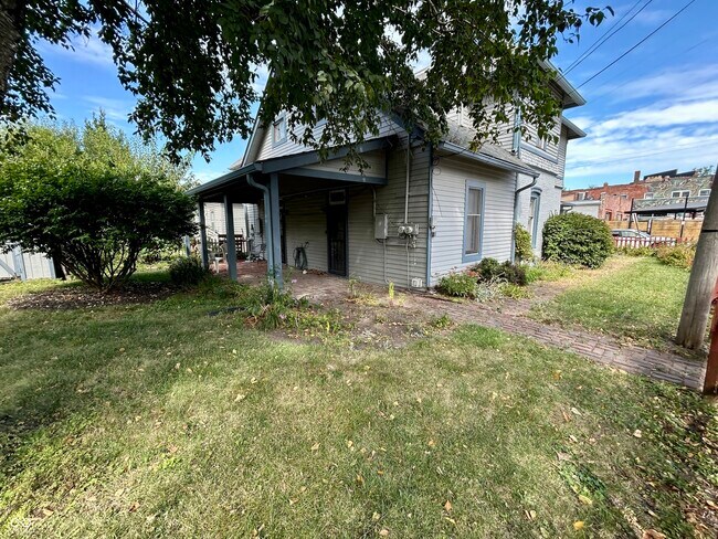 Building Photo - 639 Stevens St