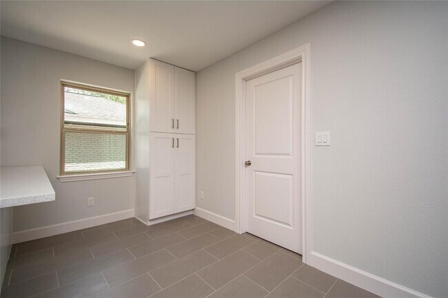 Building Photo - 6810 Northampton Way
