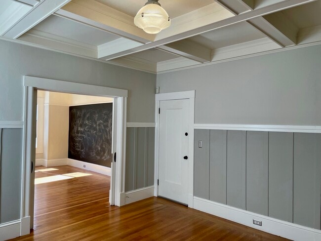 Building Photo - 482 38th St