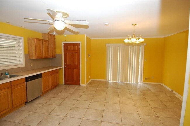 Building Photo - 3922 Safari Ct