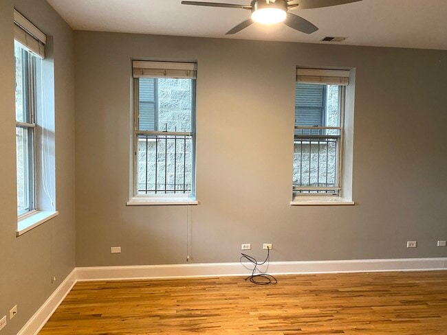 Building Photo - 851 N Hermitage Ave