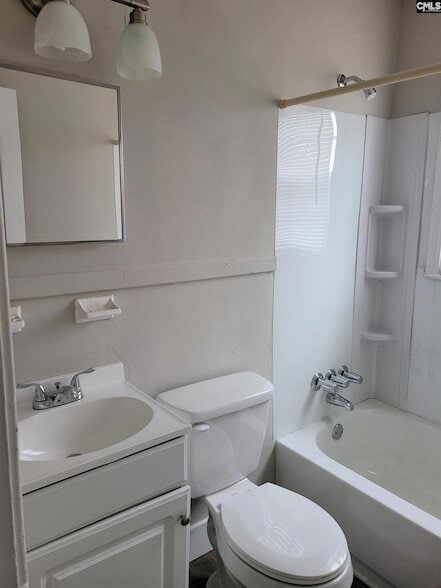 Building Photo - 332 S Bull St