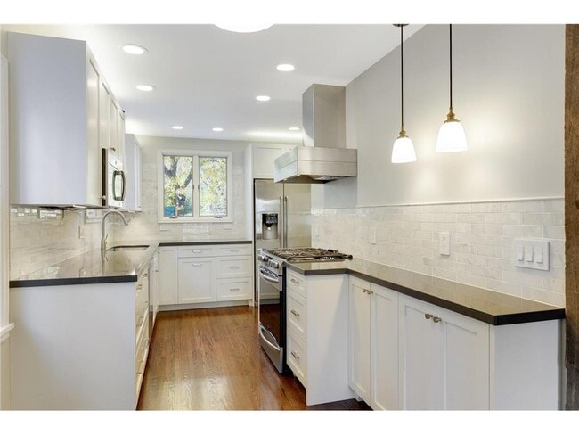 Building Photo - 4020 Ewing Ave S