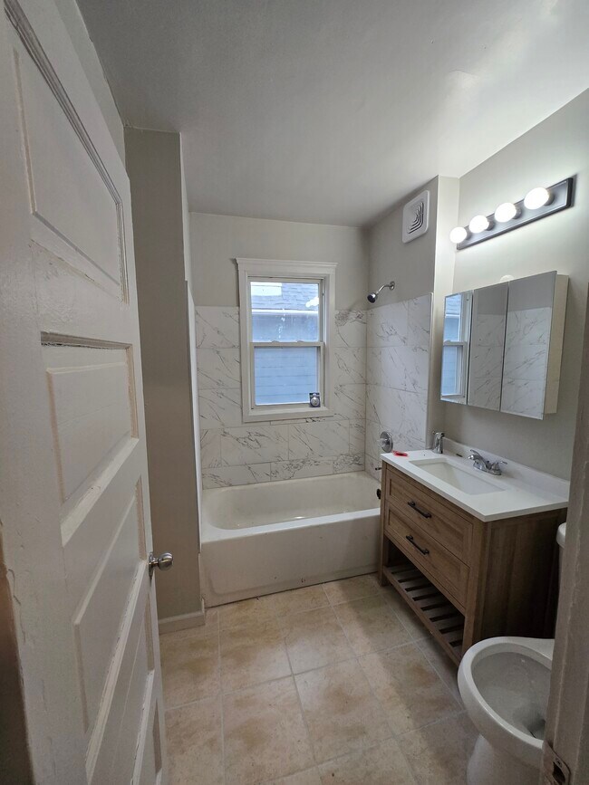 Primary Photo - 2215 E 80th St