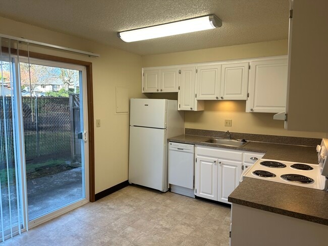 Building Photo - The Village at Monroe