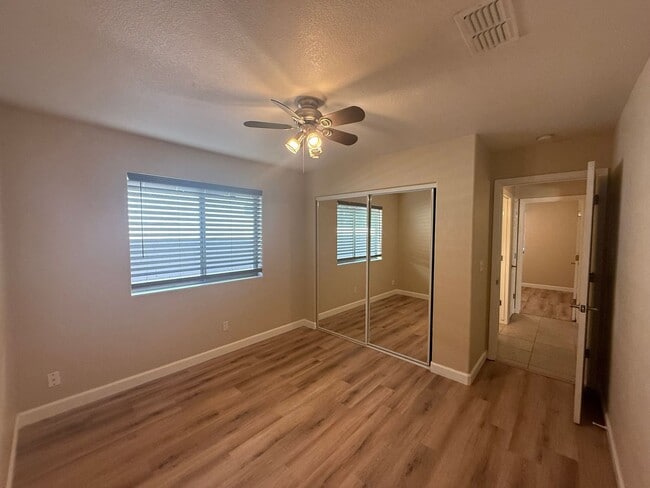 Building Photo - 3 Bedroom 2 Bathroom Home