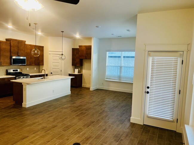 Building Photo - 251 Kristen Ln