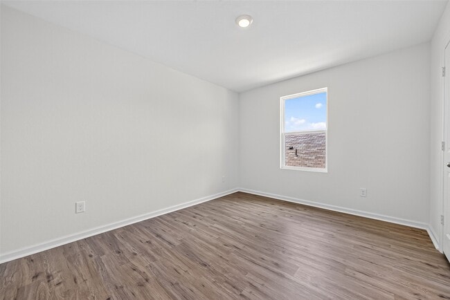 Building Photo - 654 Amesbury Rd