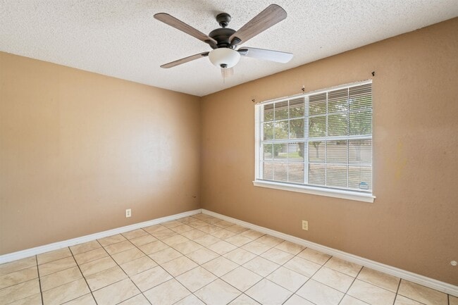 Building Photo - 334 Inspiration Way