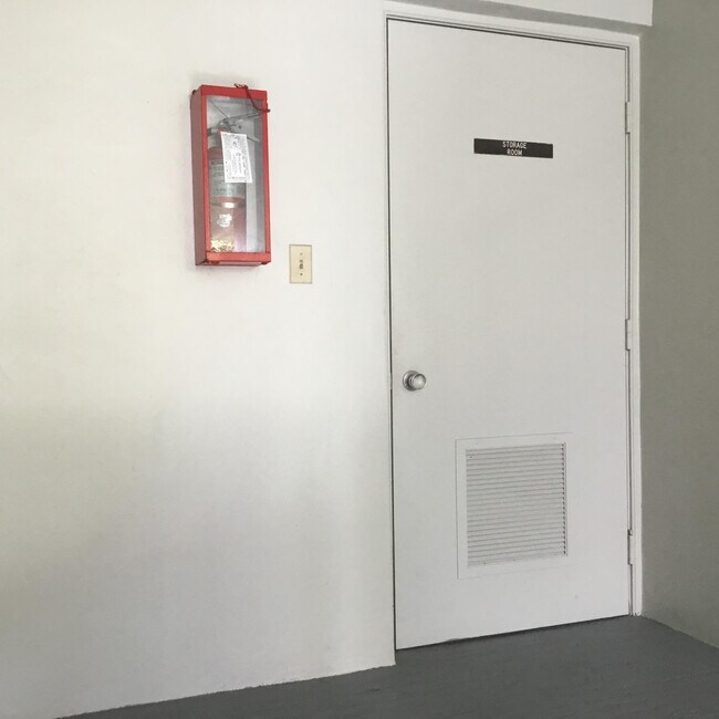 Building Photo - 4007 N Cypress Dr