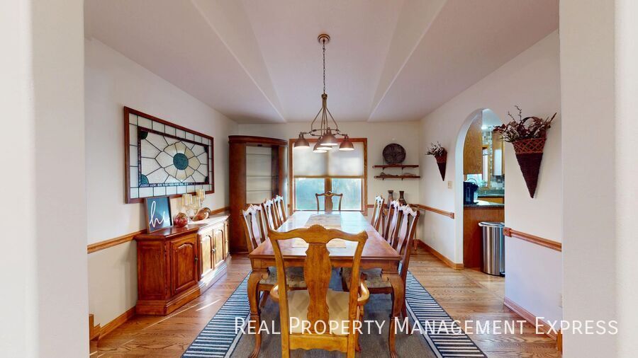 Building Photo - Furnished 4-Bedroom, 4-Bath Home