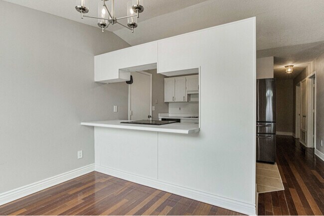 Building Photo - 3420 Riverside Dr