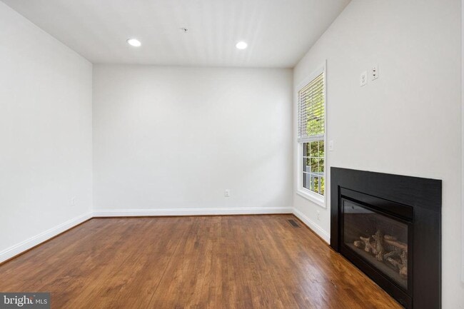 Building Photo - 8377 Broderick Cir